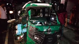 ঝালকাঠিতে বাস-অটোরিকশার মুখোমুখি সংঘর্ষে নিহত ২