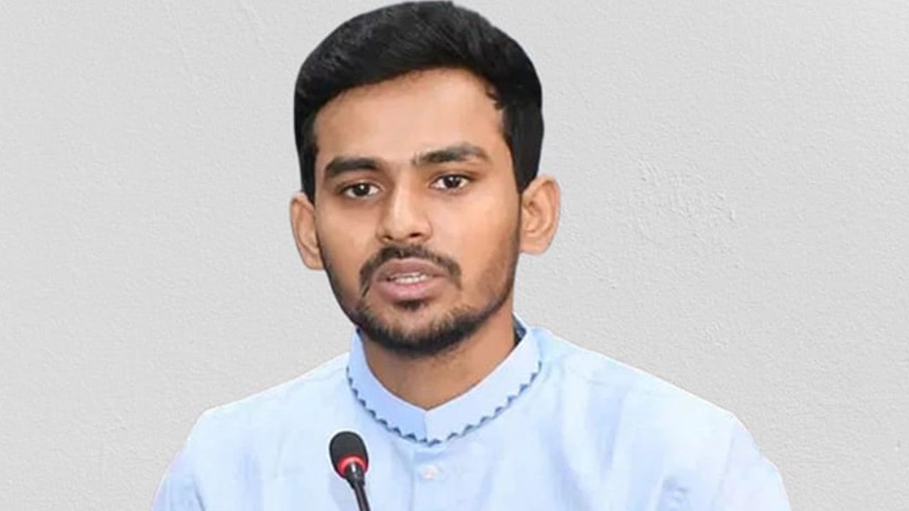প্রধানমন্ত্রী, আপনি এই সন্ত্রাসীদের থামান: আসিফ মাহমুদ