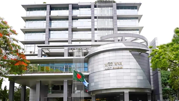 সরকারি কর্মকর্তাদের পেনশনের প্রায় ৭ কোটি টাকা আত্মসাৎ, অডিট কর্মকর্তা ইশরাত বরখাস্ত