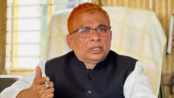 মিছিলের প্রস্তুতিকালে আ.লীগের সভাপতিসহ আটক ১৫