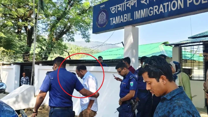ভারতে যাওয়ার সময় আওয়ামী লীগ নেতা গ্রেপ্তার