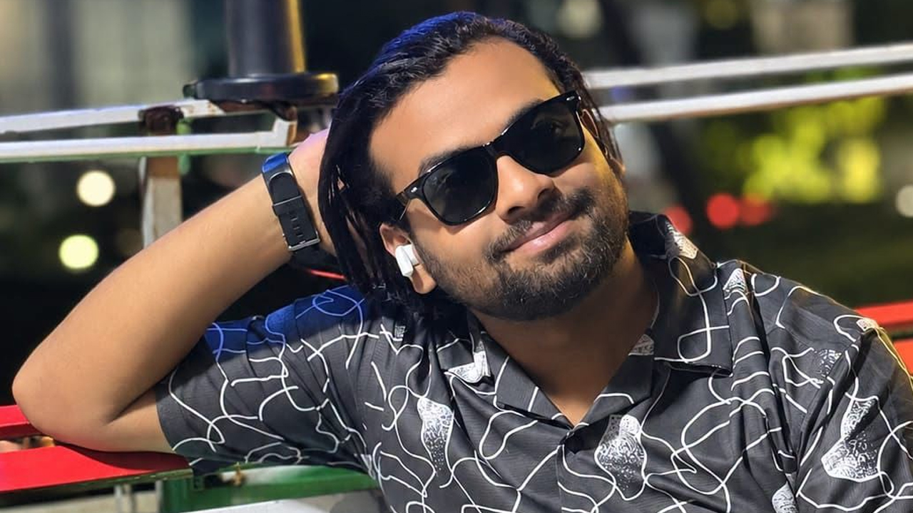 ওয়ার্ডবয় উজ্জ্বল থেকে যেভাবে আলোচনায় এলেন আয়াস