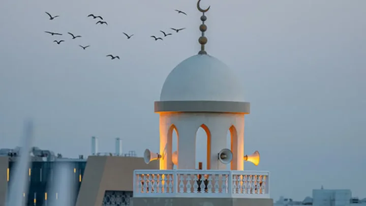 স্বপ্নে আজান-ইকামত দিতে দেখলে কী হয়