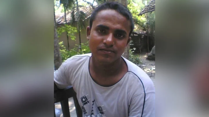 সাতক্ষীরায় দুপুরের খাবার খেয়ে ব্যবসায়ীর মৃত্যু, হাসপাতালে ৪