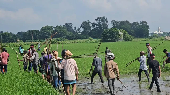 রিকশায় ঘষা লাগায় ব্রাহ্মণবাড়িয়ায় তিন ঘণ্টার সংঘর্ষে আহত ২০