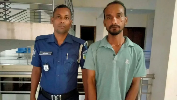 বাবাকে পুলিশের হাতে তুলে দিলেন ছেলে