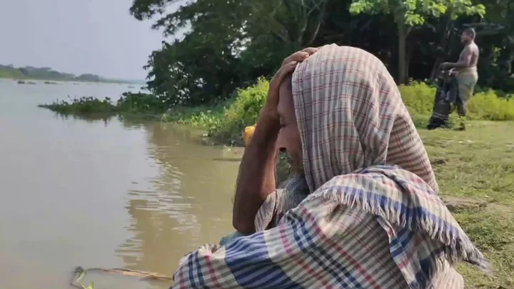 মধুমতীতে বিলীন বসতভিটা, খোলা আকাশের নিচে ১৩ পরিবার