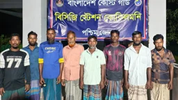 বিকল নৌকায় সমুদ্রে ভাসছিলেন আট জেলে, উদ্ধার করল কোস্টগার্ড
