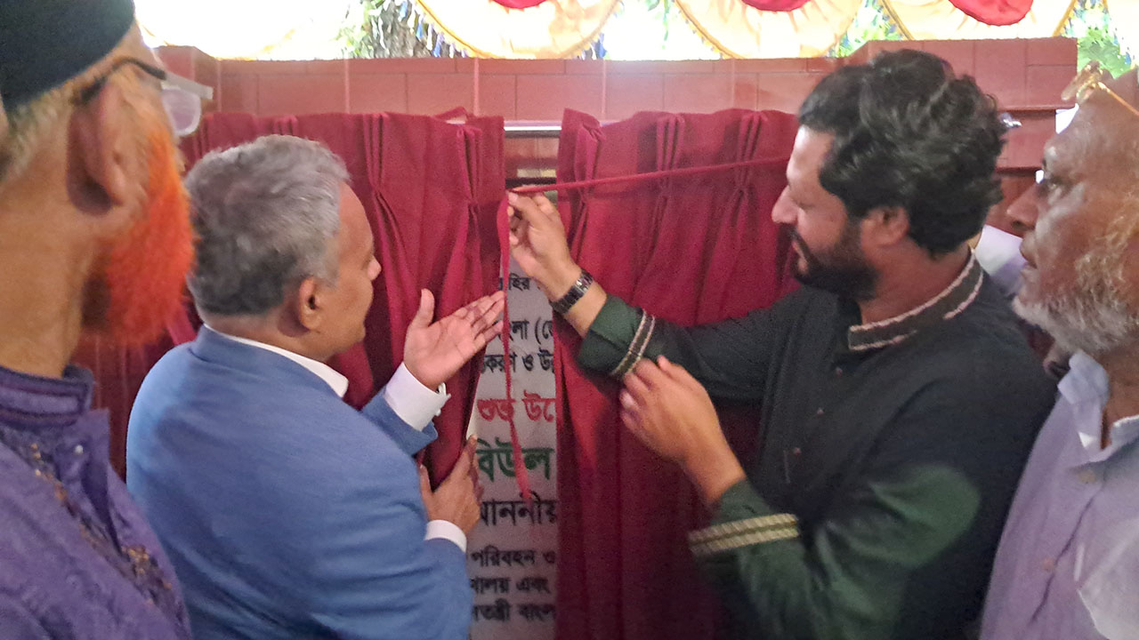 দশানী-গিলাতলা সড়কের সংস্কার কাজের উদ্বোধন করলেন সেতুমন্ত্রী