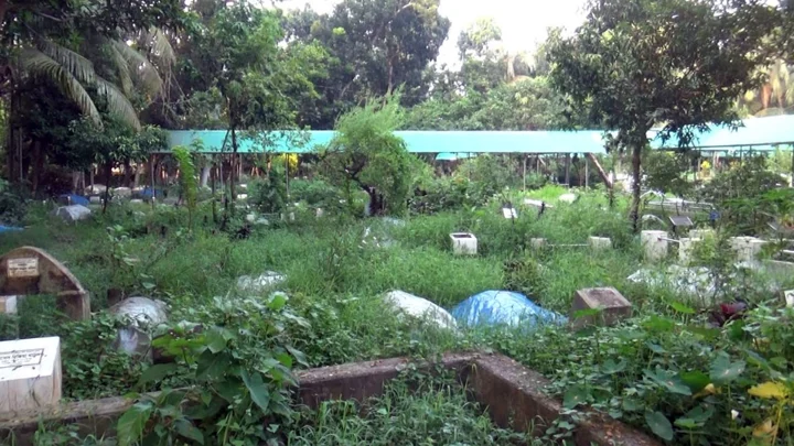 লাখো মানুষের শেষ ঠিকানাতেও সংকট
