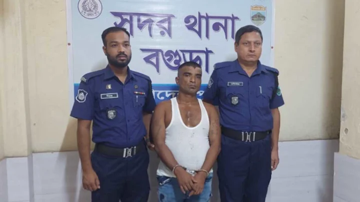 বগুড়ায় পুলিশের ওপর হামলা চালিয়ে আসামি ছিনিয়ে নেওয়ার চেষ্টা