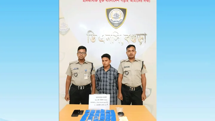 আন্ডারওয়্যারে লুকানো ছিল ৪ হাজার ইয়াবা, গ্রেপ্তার কাপড় ব্যবসায়ী