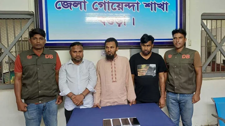 বগুড়ায় অনলাইন প্রতারণা চক্রের ৩ সদস্য গ্রেপ্তার