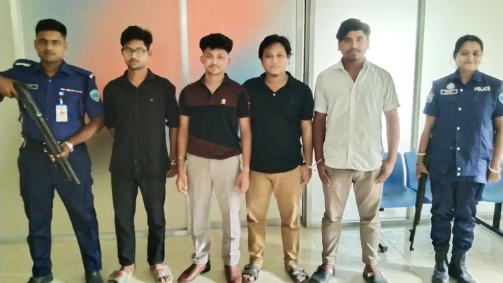 বান্দরবানে নিষিদ্ধ সংগঠনের গোপন বৈঠক থেকে চারজন গ্রেপ্তার