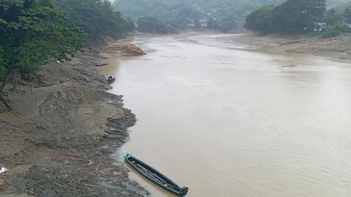 নাব্যসংকট, দখল আর অব্যবস্থাপনায় অল্প বৃষ্টিতেই তলিয়ে যায় বান্দরবান