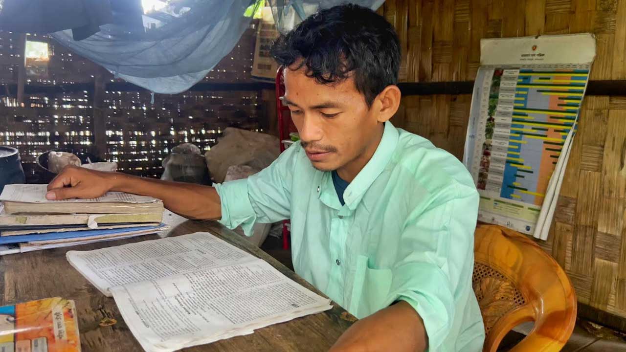 পাহাড়ে শত শিশুর স্বপ্নের কারিগর অথোয়ই