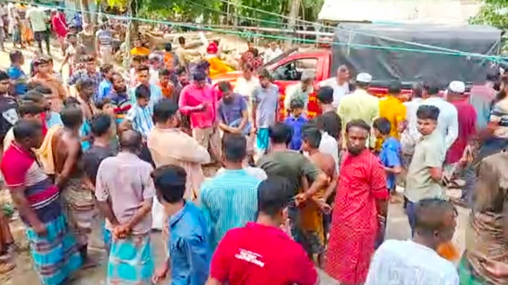 ট্রলার মেরামত করতে গিয়ে বিদ্যুৎস্পৃষ্ট হয়ে ১ জেলের মৃত্যু, আহত ২