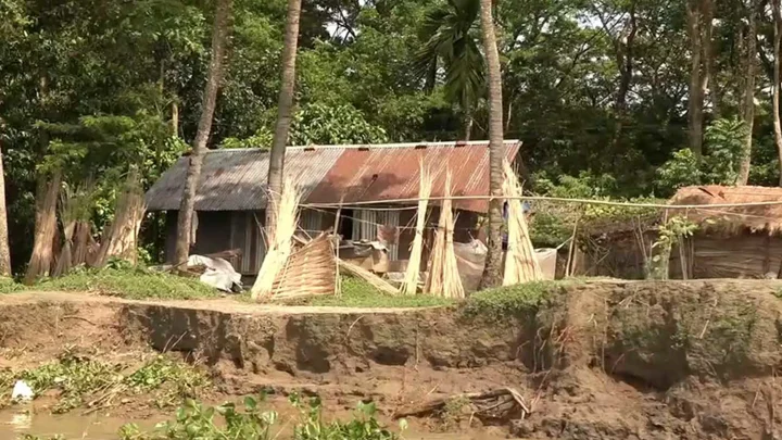ভাঙনঝুঁকিতে ১৫০ কিলোমিটার, নদীতীরের মাটি যাচ্ছে ইটভাটায়