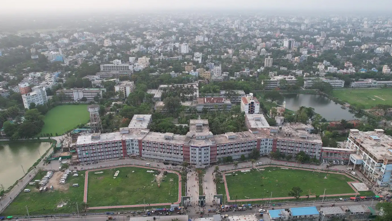 কোটি মানুষের স্বাস্থ্যসেবায় ১০০০ চিকিৎসক