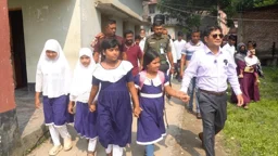 ইউএনওর হাত ধরে স্কুলে গেল আলোচিত সেই তুবা
