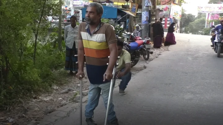 শারীরিক প্রতিবন্ধকতা জয় করে স্বাবলম্বী বায়েজিদ, পথ দেখাচ্ছেন অন্যদেরও