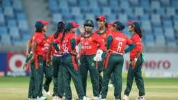 ব্যাটিং বিপর্যয় পেরিয়ে সেমিফাইনালে বাংলাদেশের মেয়েরা