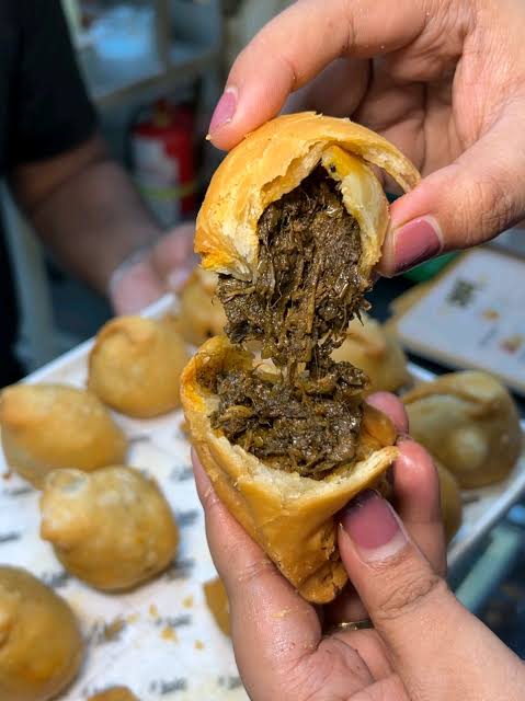 গরুর মাংসের সিঙাড়া। ছবি: টিকটক থেকে নেওয়া