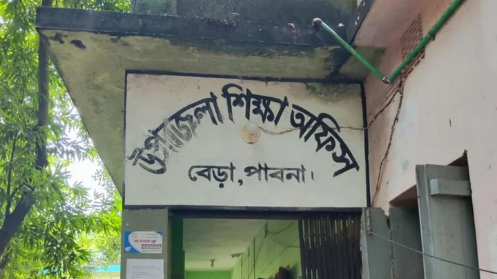 পাবনার এক উপজেলায় ৫০ প্রাথমিক বিদ্যালয়ের সব শিক্ষককে শোকজ