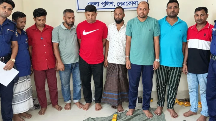 নেত্রকোনায় জুয়ার আসর থেকে যুবদল নেতাসহ আটক ৮