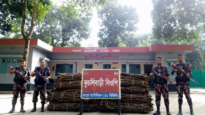 বিজিবির উপস্থিতি টের পেয়ে চুইঝাল ফেলে পালাল চোরাকারবারিরা