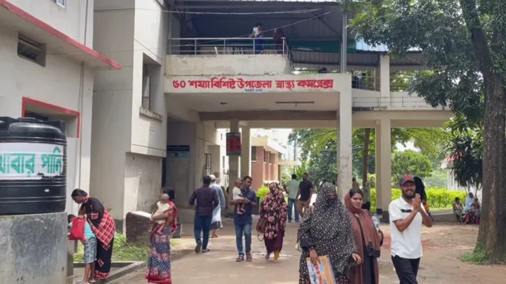 চিকিৎসক সংকটে ধামরাই স্বাস্থ্য কমপ্লেক্সে ভোগান্তি চরমে