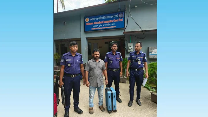 ভারতে পালাতে গিয়ে হত্যা মামলার আসামি গ্রেপ্তার
