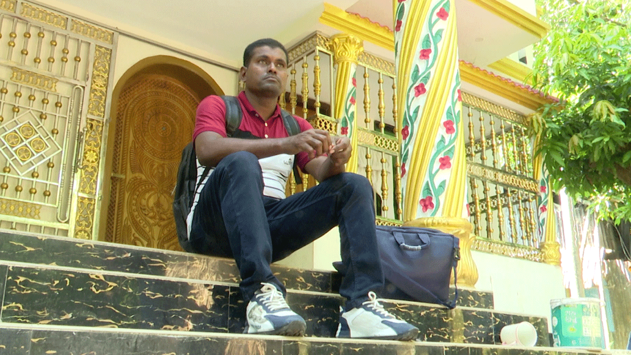 নিজের টাকায় গড়া আলিশান বাড়িতে ঠাঁই নেই প্রবাসীর