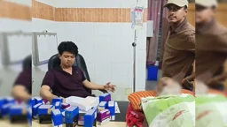 এক হাতে স্যালাইন, অন্য হাতে প্রেসক্রিপশন লিখছিলেন চিকিৎসক