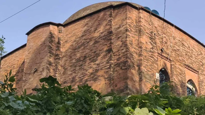 সংস্কারের অভাবে জৌলুস হারাচ্ছে ৩৬৭ বছরের বিবিচিনি শাহী মসজিদ