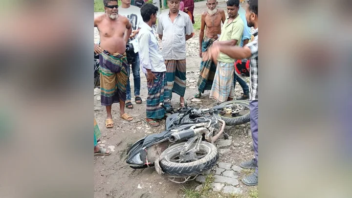 চালাতেন অটোরিকশা, বন্ধুর মোটরসাইকেল নিয়ে বেরিয়ে প্রাণ গেল যুবকের