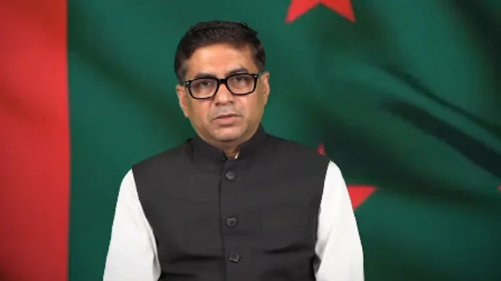কার্যক্রম নিষিদ্ধ আ.লীগের দপ্তর সম্পাদক বিপ্লব বড়ুয়ার দেশত্যাগে নিষেধাজ্ঞা