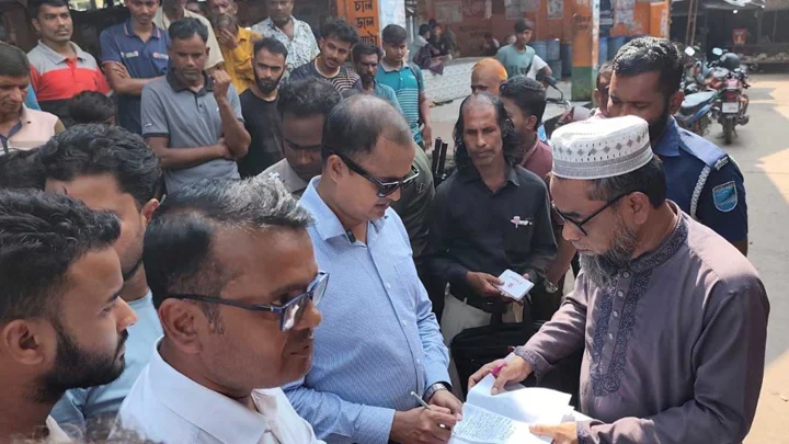 ফরিদপুরে মরা মুরগি বিক্রির চেষ্টা, ব্যবসায়ীকে জরিমানা