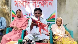কোরআন বুকে নিয়ে নিজেকে নির্দোষ দাবি বহিষ্কৃত কৃষকদল নেতার