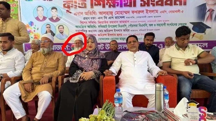 ছাত্রদলের সংবর্ধনা মঞ্চে বিএনপির এমপির সঙ্গে আওয়ামী লীগ নেতা