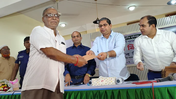 ভোট দিয়ে হিন্দুরা প্রমাণ করেছেন, তারা কারও দাস নন: প্রতিমন্ত্রী শাহে আলম