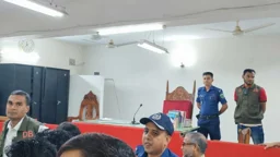 বগুড়ায় বিচারকের এজলাস কক্ষে আইনজীবীদের হট্টগোল