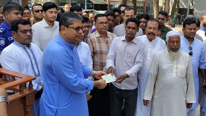 প্রতিমন্ত্রীর গাড়ির ধাক্কায় নিহত ফিরোজার পরিবার পেল ৫ লাখ টাকা