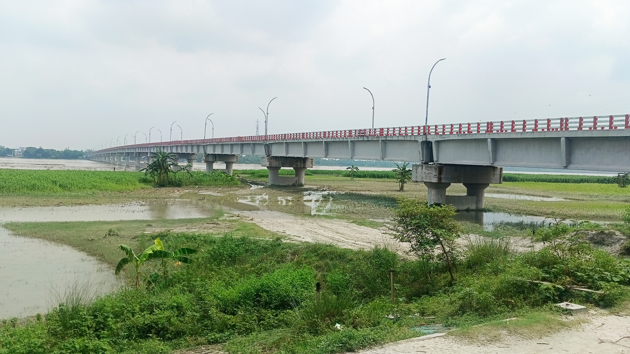 ১২৪ কোটির দ্বিতীয় তিস্তা সেতুতে চলে না ভারী যানবাহন