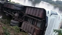 কুমিল্লায় শেরে বাংলা মেডিকেল শিক্ষার্থীদের বাস খাদে, আহত ২০