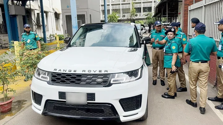 উল্টোপথে মন্ত্রীর গাড়ি, মামলা