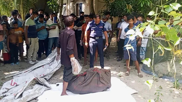কচুরিপানায় কম্বলে মোড়ানো ছিল নারীর বস্তাবন্দি মরদেহ