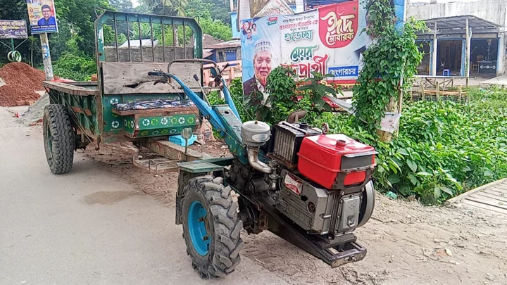 ট্রলির ধাক্কায় প্রাণ গেল মায়ের হাত ধরে হাঁটা শিশুর