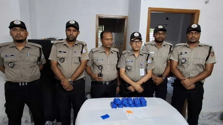 খাটের নিচে পাওয়া গেল ১ কোটি ২০ লাখ টাকার ইয়াবা
