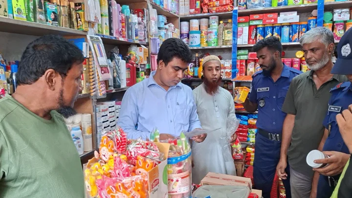 বিদেশি কসমেটিকসে স্টিকার না থাকায় তিন প্রতিষ্ঠানকে জরিমানা
